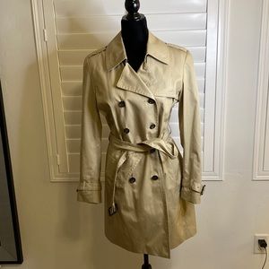 Banana Republic women’s trench-coat. Large petite. Khaki color